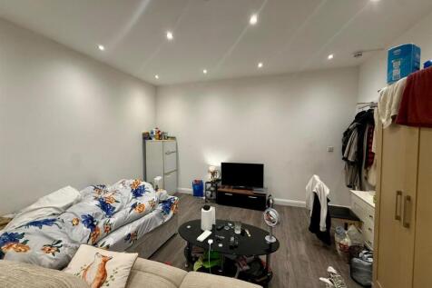 Bedroom 3 (1st Floor Front Bay)