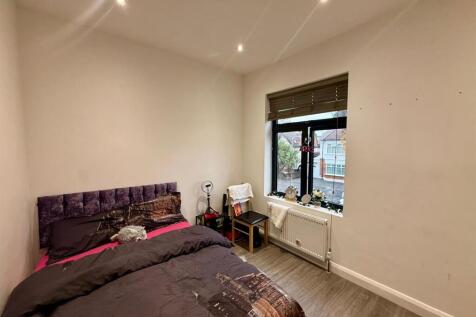 Bedroom 4 (Front Single Room)