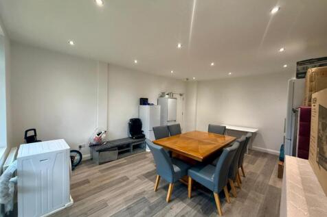 Dining Room (Behind Bedroom 2)