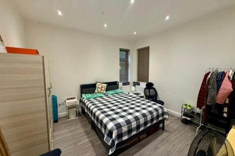 Bedroom 2 (Behind Reception Room)