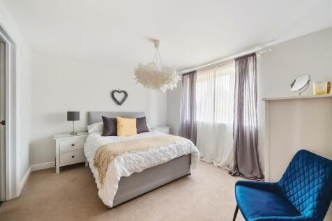 Bedroom 2 / Guest Suite