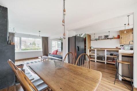 Dining / Kitchen Area