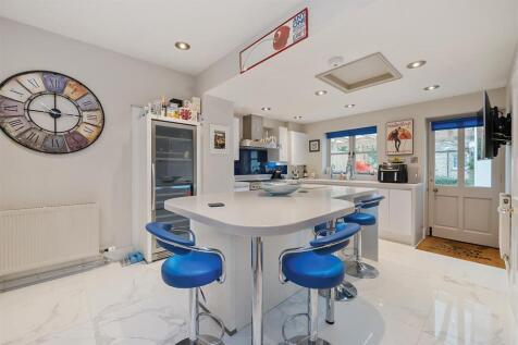 Kitchen / Breakfast Room