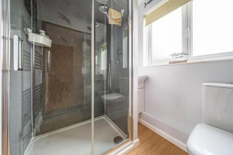 Separate Shower Room