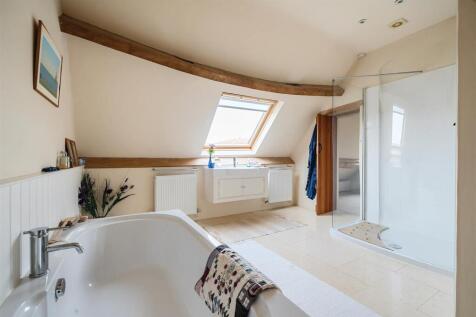 2nd Floor En Suite Bathroom