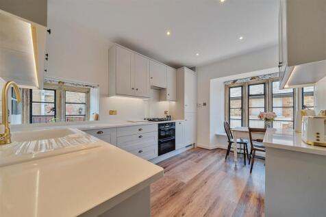 Kitchen / Breakfast Room