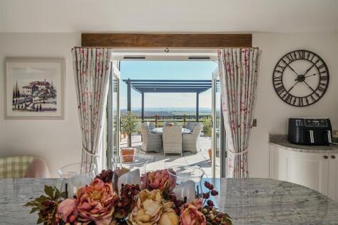 Kitchen / Breakfast Room