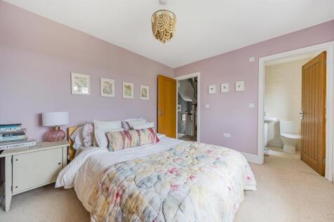 Guest Bedroom / En Suite 2
