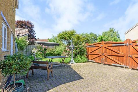 Courtyard / Optional Driveway