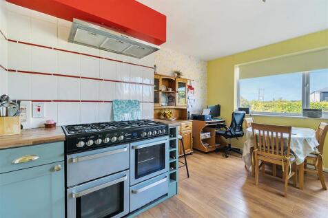 Kitchen / Breakfast / Dining Area