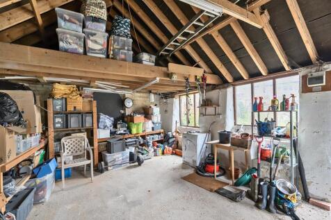 Barn / Garage