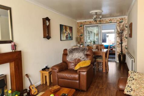 Open plan lounge/dining room