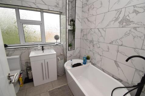Bath/Shower Room