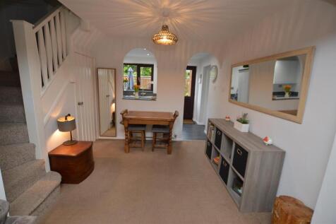 Open plan lounge/dining room