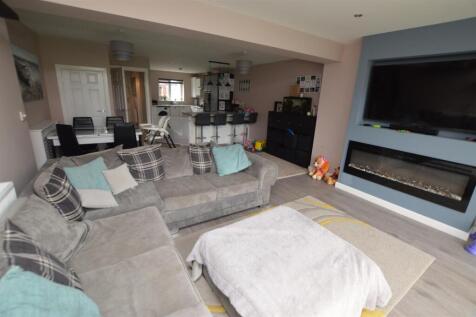 Open plan kitchen/diner/lounge