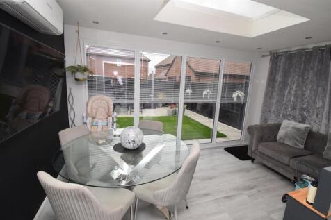 Conservatory/Dining Room