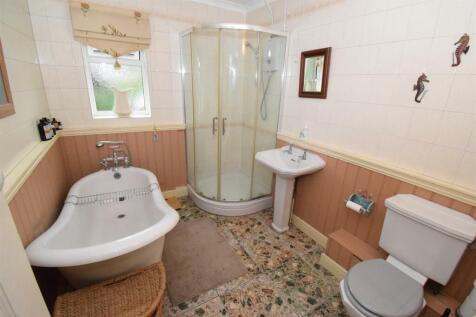 Bath/Shower Room