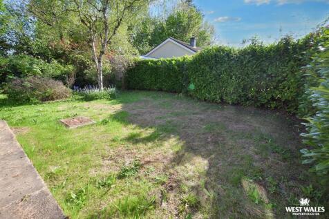 Front Garden / Entracne