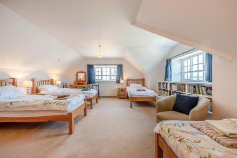 Glanteifi House - 2nd Floor Bedroom
