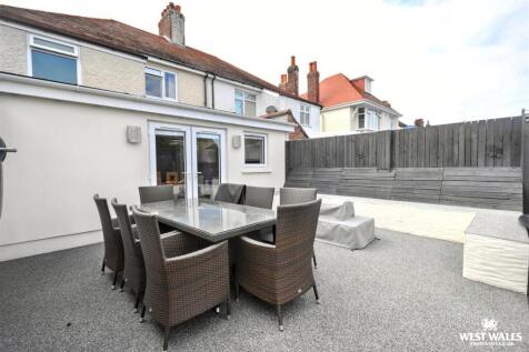 Rear Garden / Dining Area