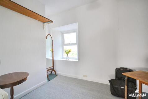Bedroom (1st Floor)
