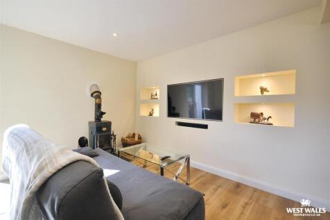 Kitchen / Living Area