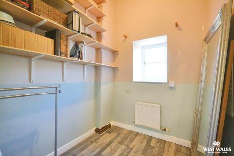 Bedroom / Study