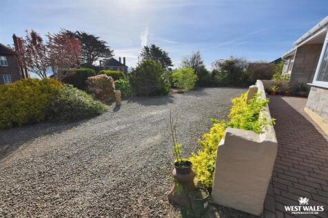 Front Gravel Parking Area / Garden
