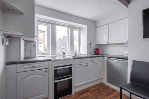Kitchen &amp; Lounge