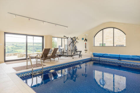 Pool and Leisure