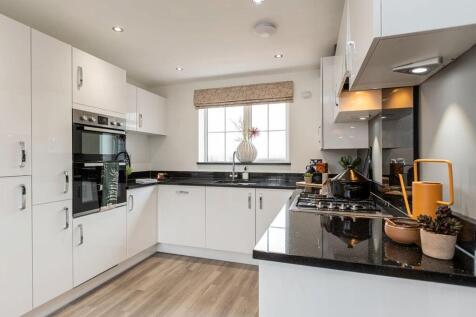 There&#39;s plenty of storage and space to prepare family meals