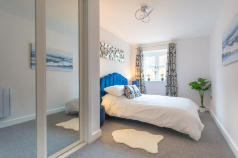 Bedroom 1 (1).jpg