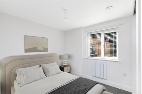 Bedroom 1.jpg