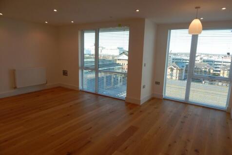 Lounge/Dining Area