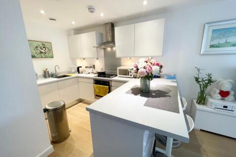Kitchen and Breakfast bar