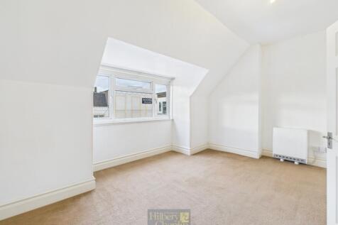 CAM02715G0-PR0147-STILL012