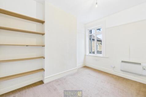 CAM02715G0-PR0147-STILL005