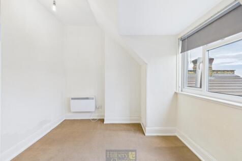 CAM02715G0-PR0147-STILL011