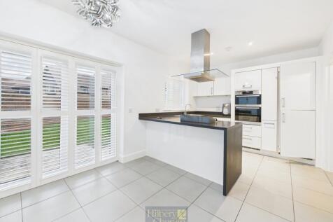 CAM02942G0-PR0267-STILL005