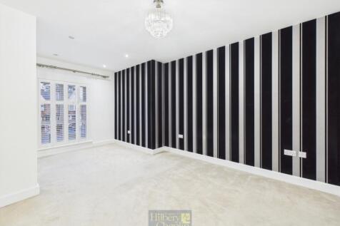 CAM02942G0-PR0267-STILL012