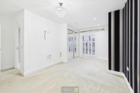 CAM02942G0-PR0267-STILL011