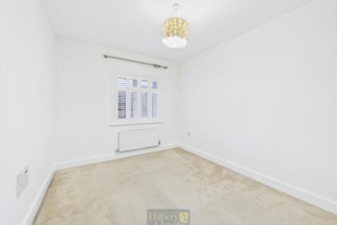 CAM02942G0-PR0267-STILL009