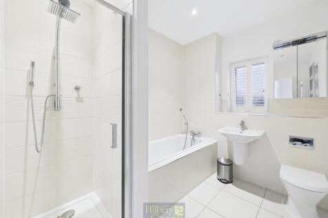 CAM02942G0-PR0267-STILL008