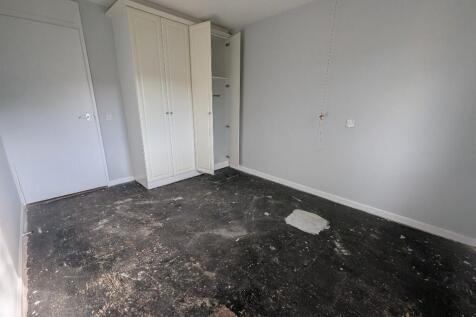 Flat bedroom