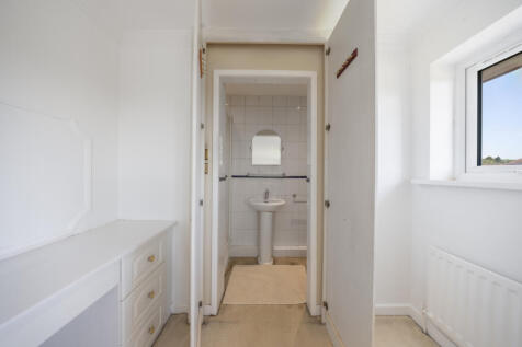 Bedroom 2 en suite