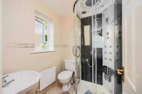 Bedroom 1 - en-suite