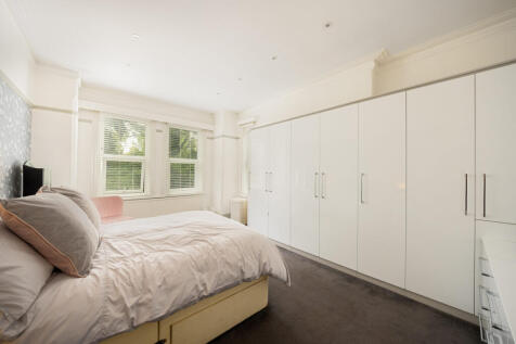 Principle bedroom