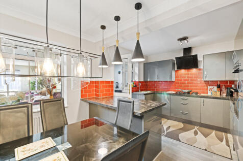 Dining/kitchen
