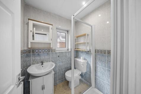Bedroom 2 en-suite