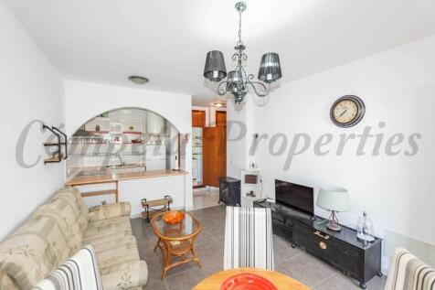 lounge &amp; kitchen